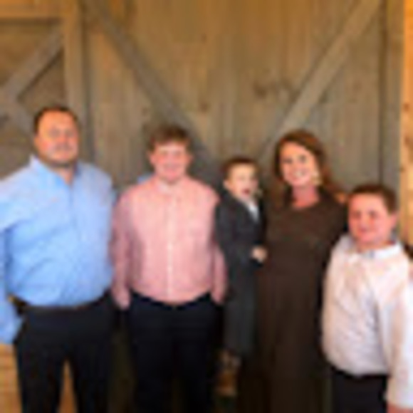 Meet your Posher, Hollye - Picture 1 of 1